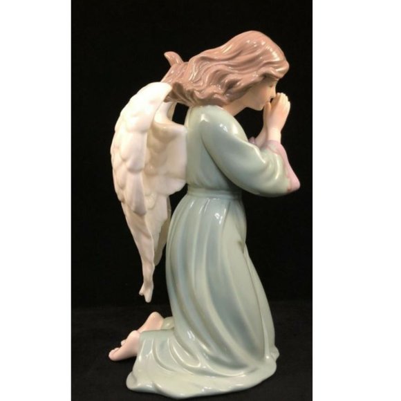 SOLD Porcelain Angel - Kneeling with Praying Hands - Picture 3 of 5
